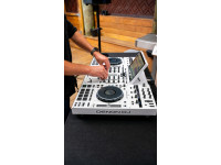 Denon DJ PRIME 4+ WHITE Denon DJ PRIME 4+ WHITE